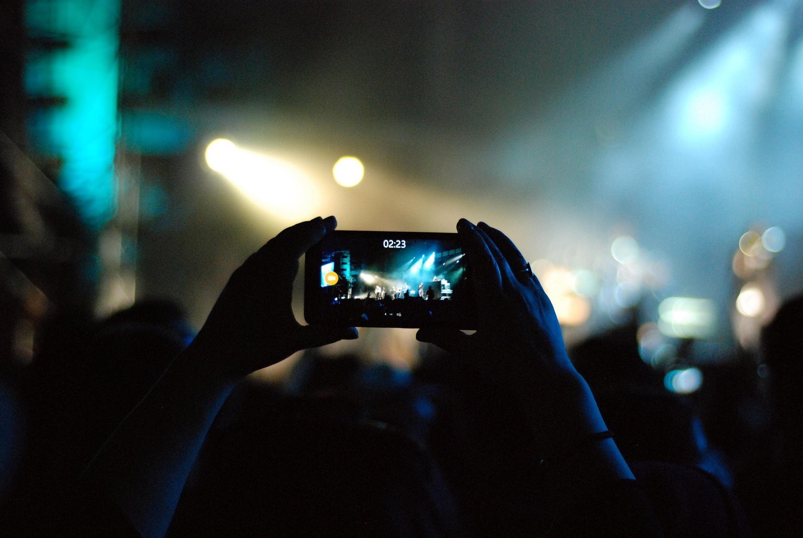 pexels mobile phone 1845233 1920 1.jpg